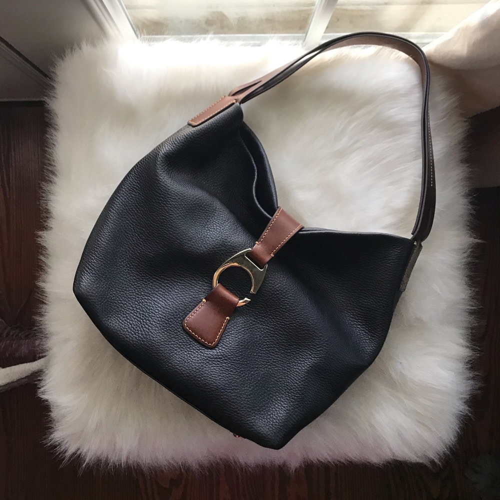 😍Dooney and Bourke black & brown pebbled hobo
